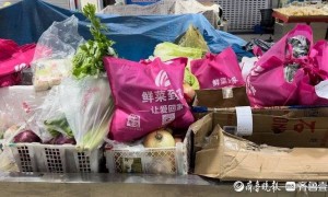 雪中济南“菜篮子”量足价稳，外卖小哥成菜市“熟客”