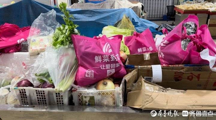 雪中济南“菜篮子”量足价稳，外卖小哥成菜市“熟客”