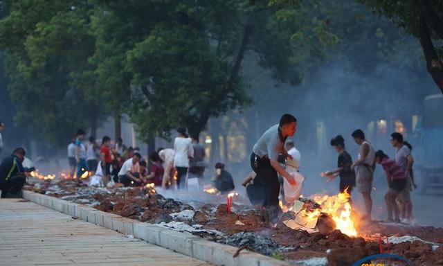 中元节给已故的亲人烧纸能收到吗