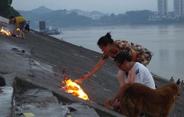 中元节给已故的亲人烧纸能收到吗