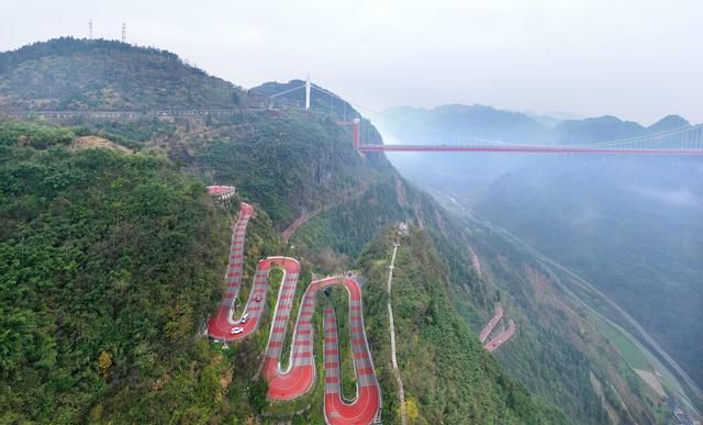 湘西矮寨大桥还是那么宏伟壮观(湘西吉首矮寨大桥)