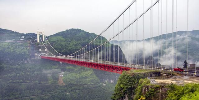 湘西矮寨大桥还是那么宏伟壮观(湘西吉首矮寨大桥)